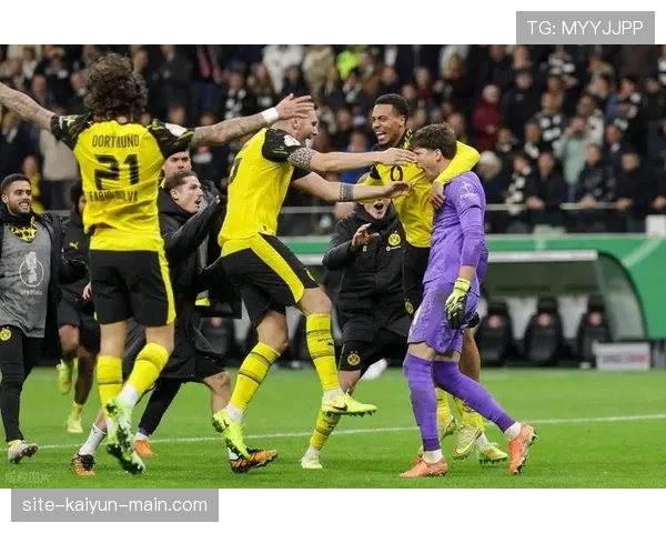 多特蒙德高位压迫下防线频繁暴露空间，防守协同与回追能力面临考验